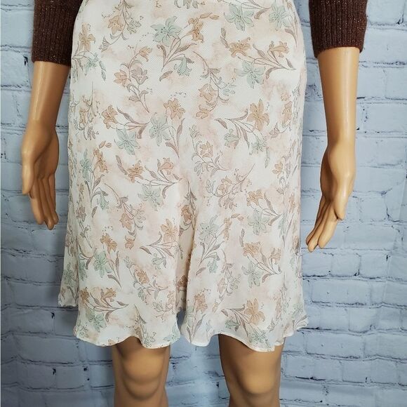 🔹️Ann Taylor Cream & Tan Floral Print Lightweight Skirt Size 4 - Picture 2 of 9
